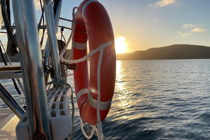 2 1/2 Hr Private Skippered Yacht Charter and Platter on Pittwater - Rugged national park coast: views you can’t get from the street