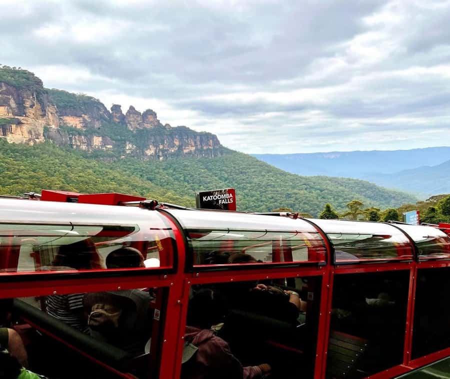 Blue Mountains Adventure: Wild Boar Rock & Cable Car - Entering The Day From Downtown Sydney: Coach Comfort And Early Start