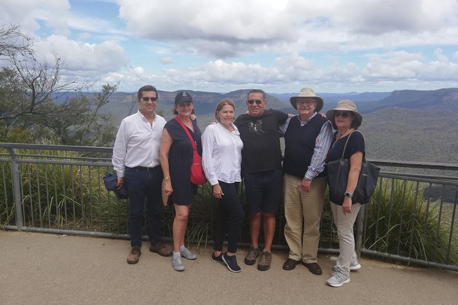 Blue Mountains Day Tour :Wildlife, Waterfall Walk & Three Sisters - Lincoln’s Rock: panoramic Jamison Valley views and a classic photo moment