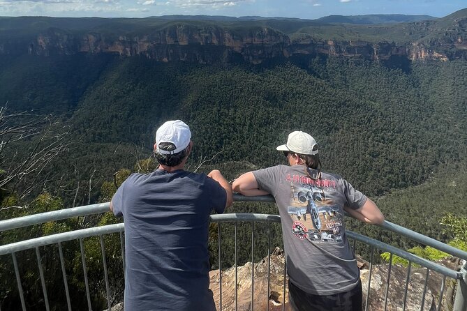 Blue Mountains Private Tour & Hidden Gems, Pick up & Drop off - Stop 7: Echo Point, the Jamison Valley, and the classic Blue Mountains look