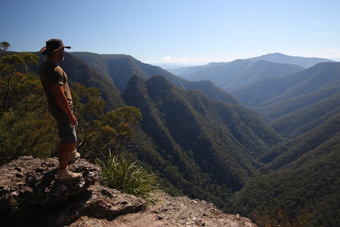 Blue Mountains Small Group Tour w/optional Scenic World & Lunch - Lincoln’s Rock and the Blue Haze: the geology lesson you’ll remember