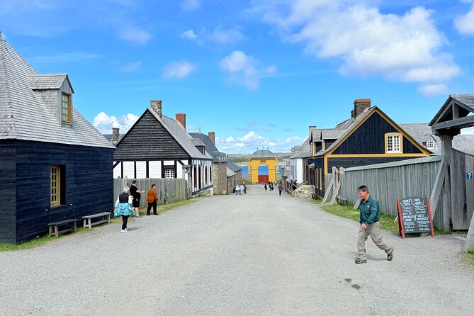 Fortress of Louisbourg Tour - Louisbourg Lighthouse: a quick stop with big ocean payoff