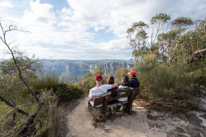 Guided Walking Tour in the Blue Mountains - Hidden Treasures - Lincoln’s Rock on Kings Tableland: guided and photo-friendly