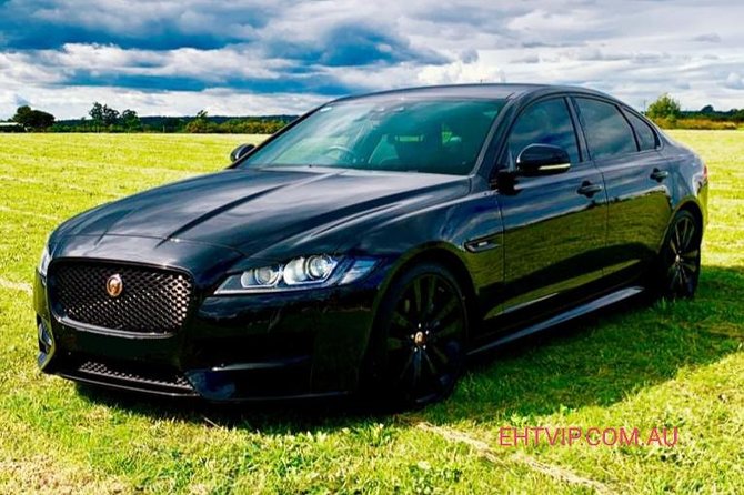 Limoroo, Airport Transfers and Luxe Door to Door Service. - The basic idea: airport transfer, but with chauffeur polish