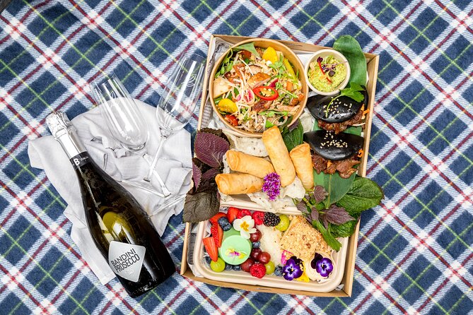 Picnic in the Royal Botanic Gardens for 2 - How the hamper pickup turns into your picnic plan