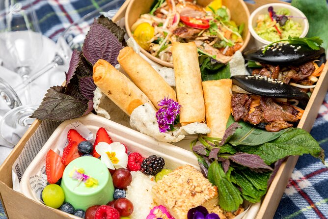 Picnic in the Royal Botanic Gardens for 2 - Finding your spot: comfort tips that keep the mood right
