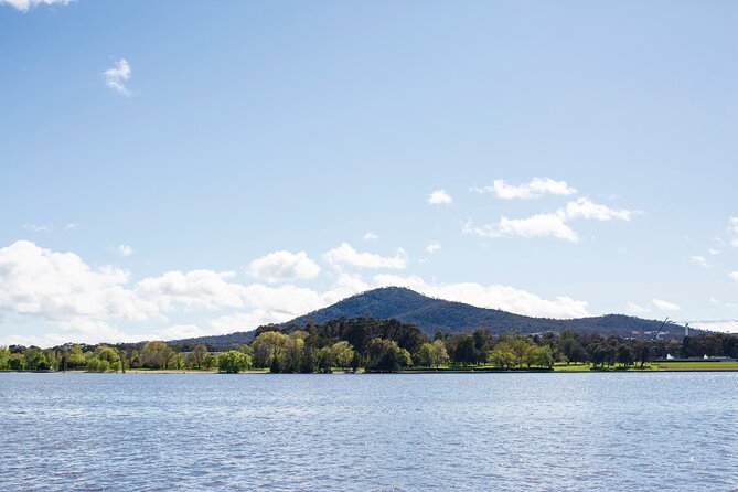 Private Canberra Day Tour from Sydney - Lake Burley Griffin: a calm break in the middle of the day