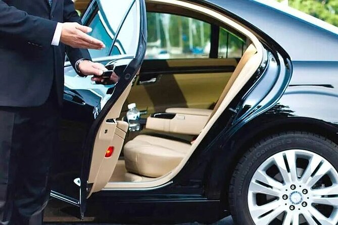 Private One-Way Airport Transfer from Sydney Airport to Sydney - Small extras that matter on arrival day