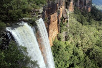 Southern Highlands Private Tour with Wine, Waterfall and Garden - Bowral: the easy start with green hills and old-town wandering