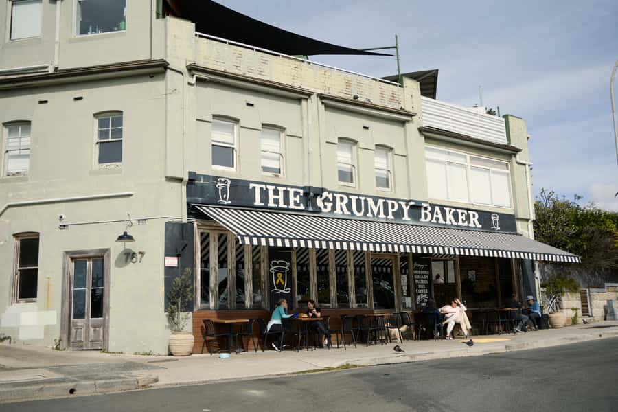 Sydney: City and Bondi Beach Private Luxury Half-Day Tour - St Mary’s Cathedral and Hyde Park: the city’s official face