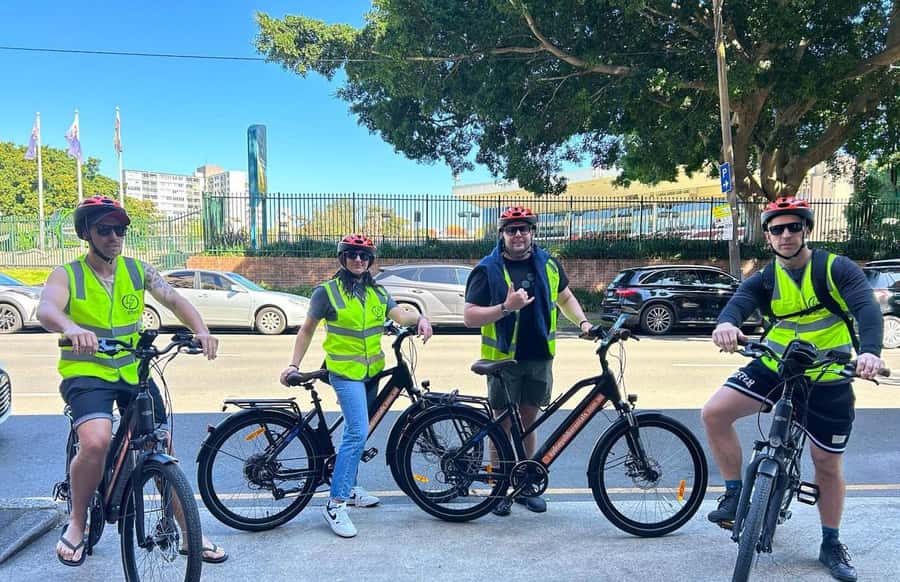 Sydney: Electric Bike Rental & Wheel Explorer Audio Guide - Royal Botanic Gardens to Mrs Macquarie’s Chair: pause for the best angles