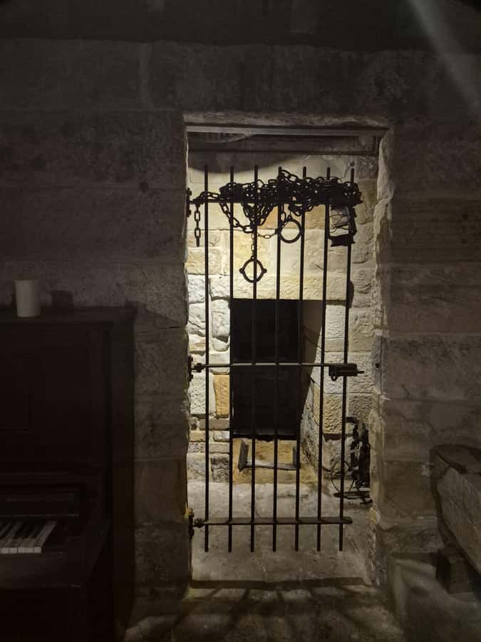 SYDNEY : Ghosts, Grog & The Rocks: Haunted Pubs &Cellar Tour - Waterloo Hotel cellar time: the stop people remember