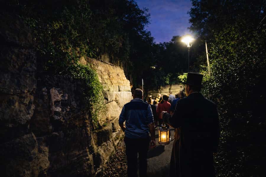 SYDNEY : Ghosts, Grog & The Rocks: Haunted Pubs &Cellar Tour - Guide style: Georgia and Doc set the tone