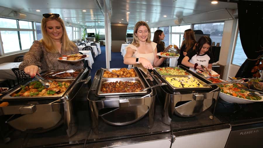 Sydney: Morning Sightseeing Bus to Bondi with Lunch Cruise - The Value of a Small-Group Morning Bus to Bondi