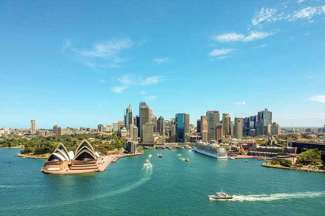 Sydney: PRIVATE Blue Mountains, Wildlife & Cruise Luxe Tour (10h) - Wildlife park time: koala encounters and kangaroo feeding