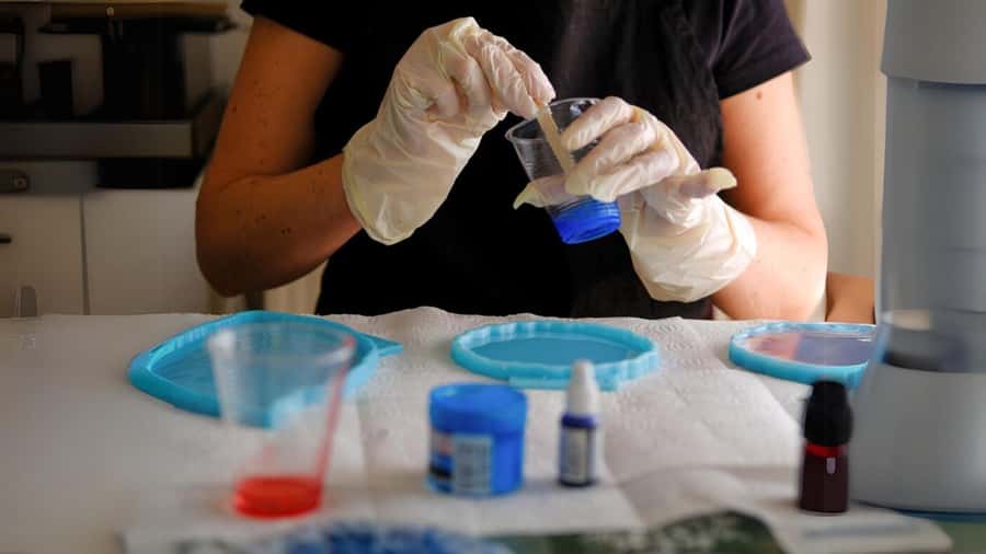 Sydney: Resin Art Classes - Cheeseboards & Coasters - A one-hour resin make-and-take at Art Masterclass Sydney